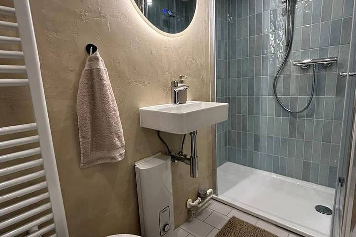 Ganze Wohnung, Ferienwohnung Meerzeit - am Strand mit Parkplatz und Terrasse, frisch renoviert in Schönberg, Südliche Ostseeküste