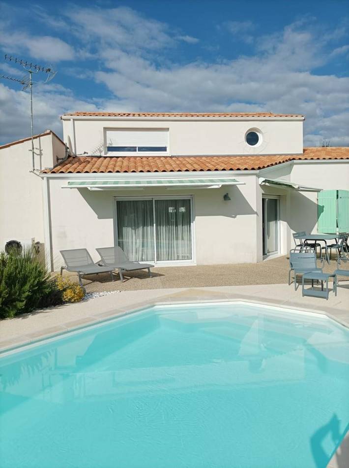 Chambre d’hôte pour 2 personnes, avec jardin et piscine à La Jarrie