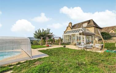 Location de vacances pour 4 personnes, avec piscine à Castelnau-de-Mandailles