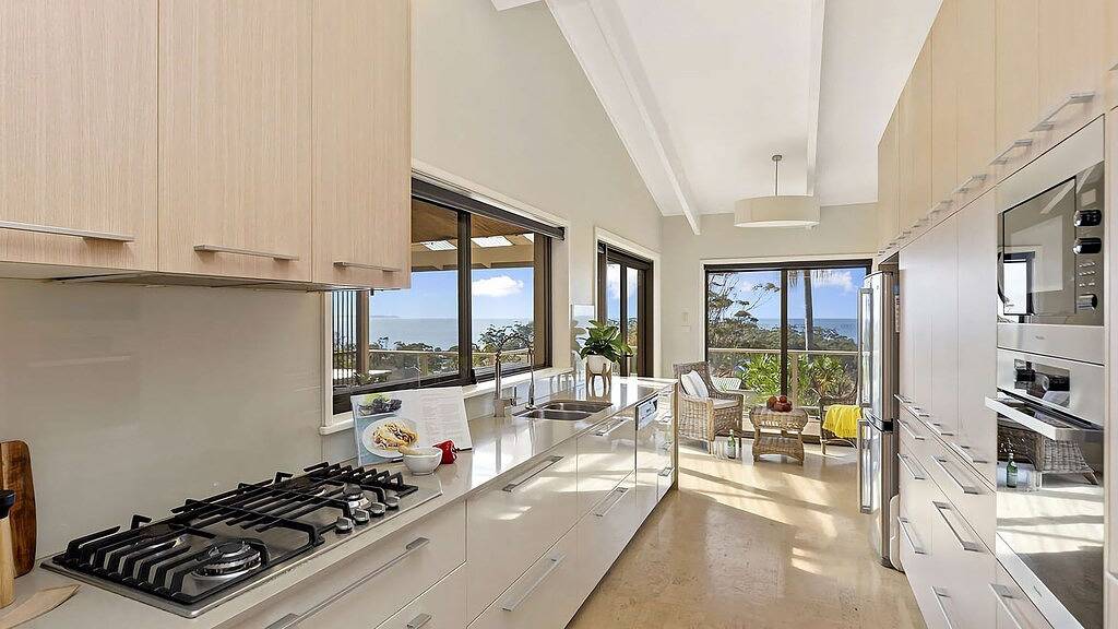 Holiday Home for 9 People in Mollymook, New South Wales