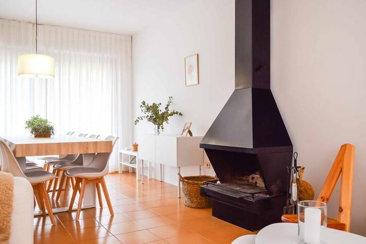 Location de vacances pour 8 personnes, avec Balcon et Terrasse ainsi que Jardin et Vue à Besalú