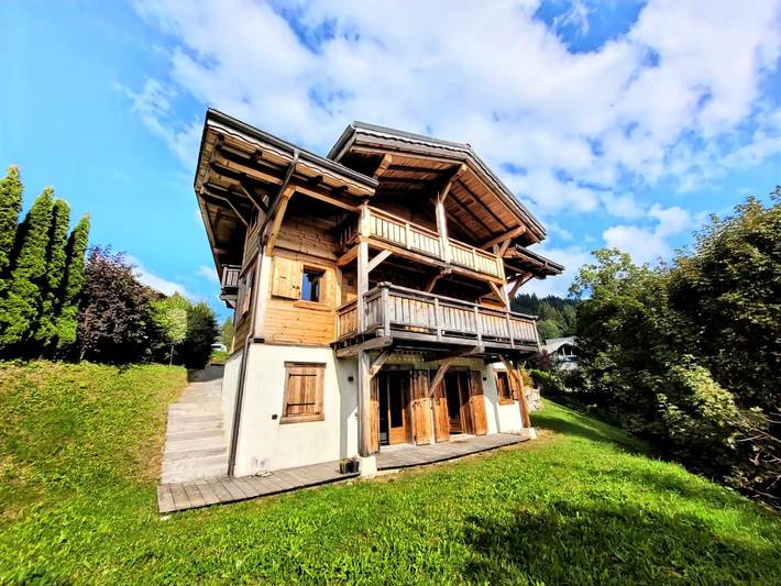 Chalet for 12 people, with garden in Les Gets