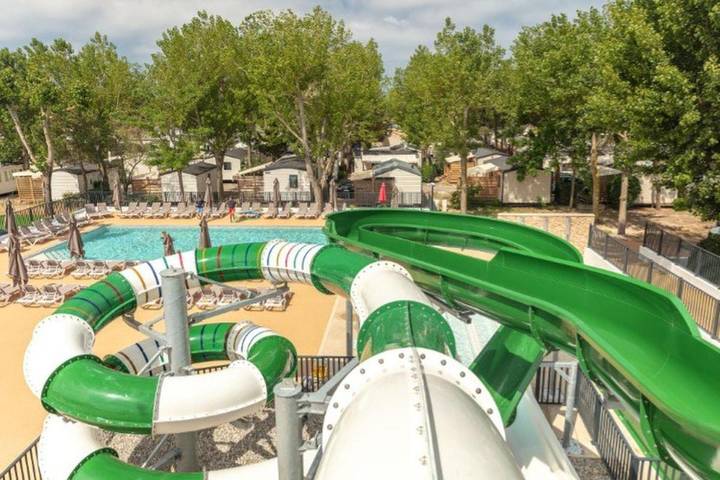 Camping pour 6 personnes, avec jardin ainsi que piscine et bassin pour enfant dans Plage de l'Espiguette - 3