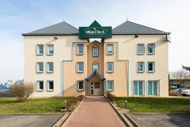 Hôtel pour 2 personnes, avec terrasse, animaux acceptés à Saran - 3