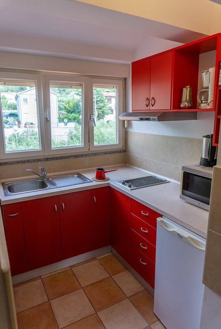 Ganze Wohnung, Apartment Petrica Nr.1 - ohne Balkon, gelegen in dem ruhigen Dorf Jurandvor bei Baska in Baska, Krk