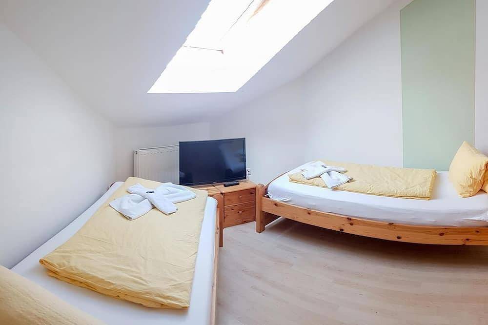 Ganze Wohnung, Apartment 1 - Thermenpension Gigler in Bad Waltersdorf, Steirerland