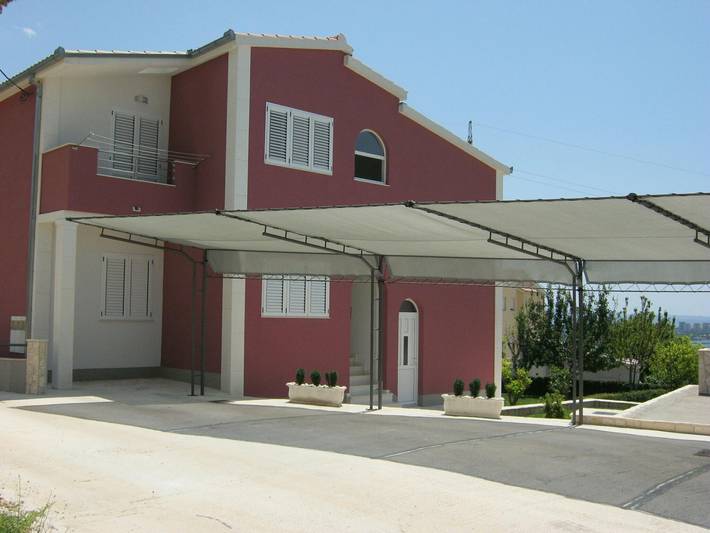 Ferienwohnung für 9 Personen, mit Garten