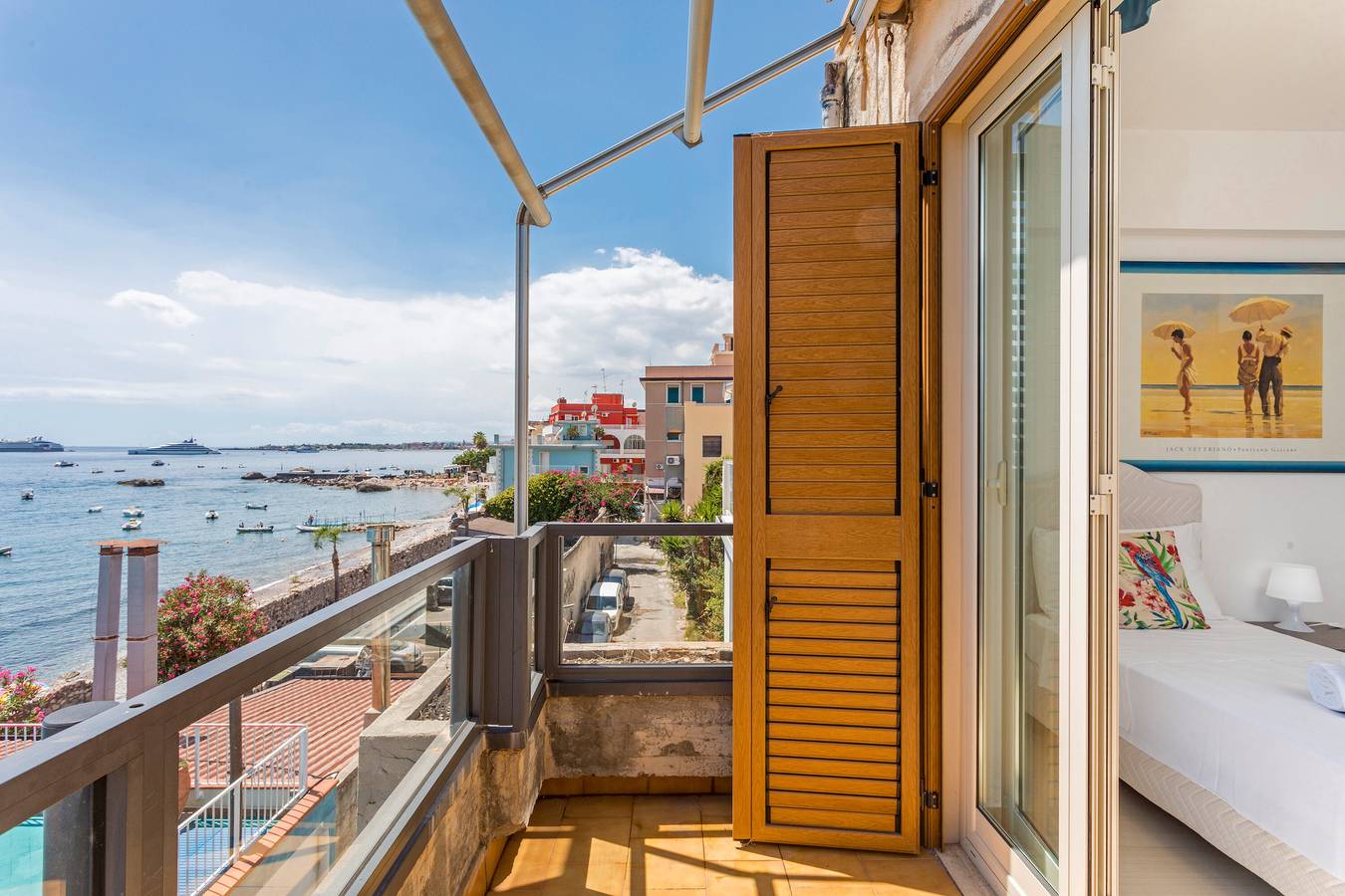 Entire apartment, Apartment 'Secondo Piano 314' with Sea View, Wi-Fi and Air Conditioning in Giardini-Naxos, Messina Province