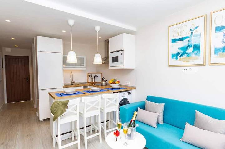 Appartement de vacances pour 6 personnes, avec balcon ainsi que jardin et piscine - 1