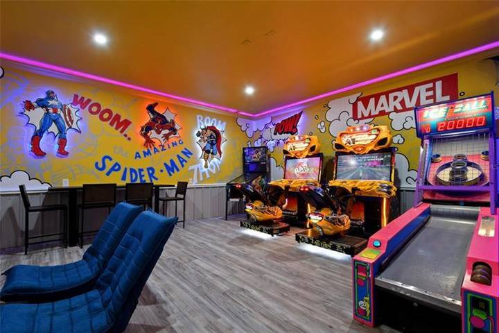 Glamping for 20 people, with pool and yard, kid friendly in Central Florida