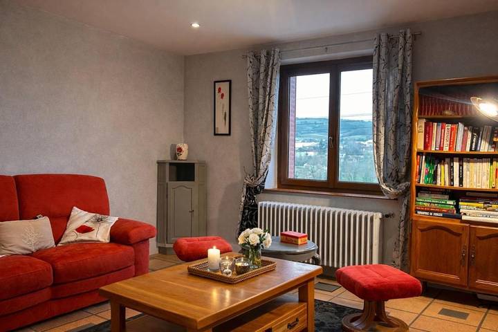 Gîte pour 6 personnes, avec Terrasse ainsi que Jardin et Vue à Pierreclos - 2