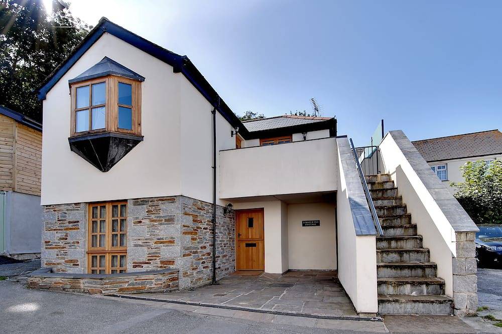 Log Cabin for 6 People in Padstow, Cornwall