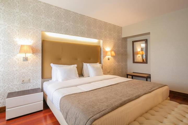Hotel para 10 pessoas, com jardim e piscina em Chaves
