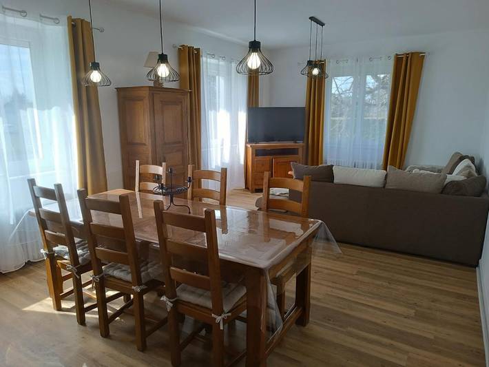 Location de vacances pour 6 personnes, avec jardin à Lanobre - 4