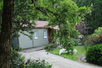 Chalet pour 4 personnes, avec terrasse ainsi que jardin et piscine dans Saône-et-Loire