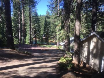 Log Cabin for 4 Guests in Lake Almanor, Plumas County, Picture 3