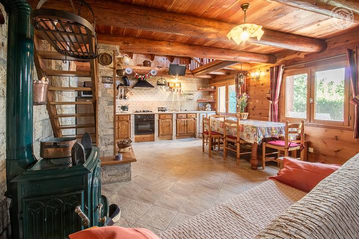 Gîte pour 4 personnes, avec jardin à Jarrier - 2
