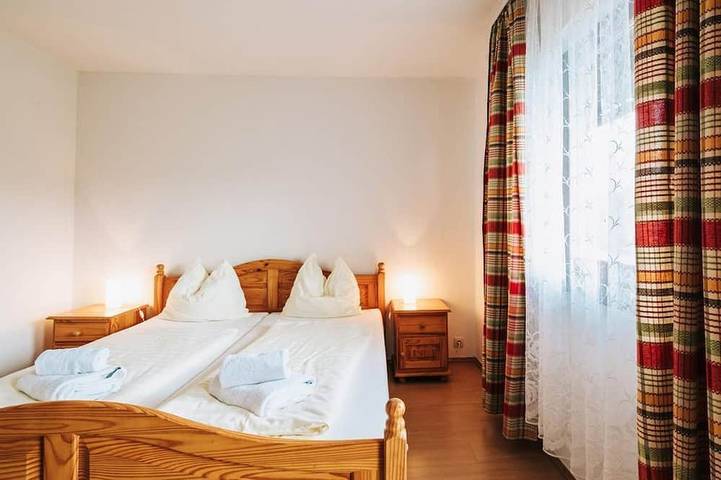 Doppelzimmer mit Dusche oder Badewanne - Gasthof Hüttenwirt in Lavamünd, Lavanttaler Alpen