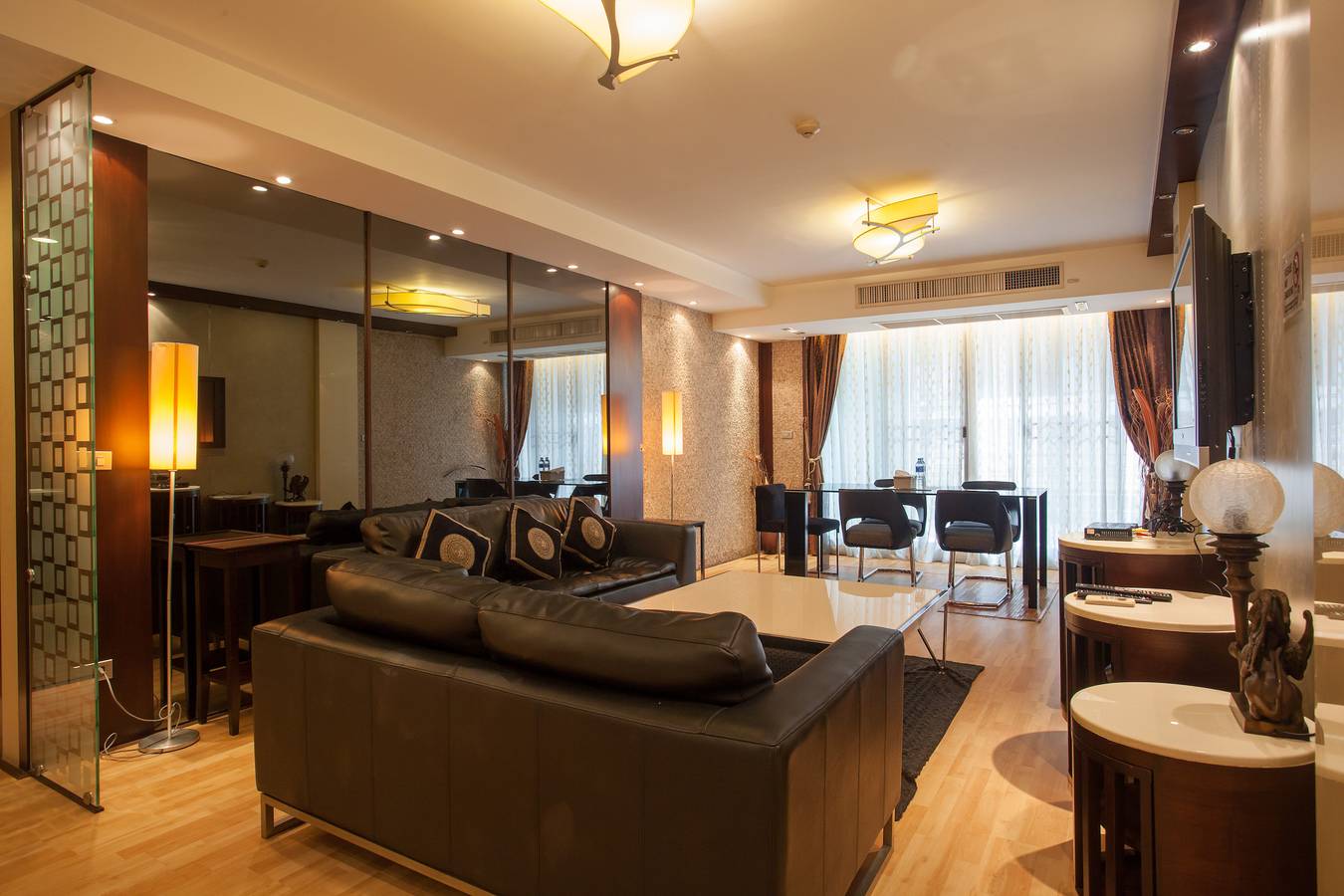 Ganze Ferienwohnung, 2C Serviced Apartment mit 2 Schlafzimmern im Stadtzentrum und Gemeinschaftspool in Watthana District, Bangkok