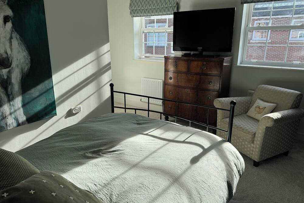 Ensuite double bedroom in Basingstoke, Hampshire