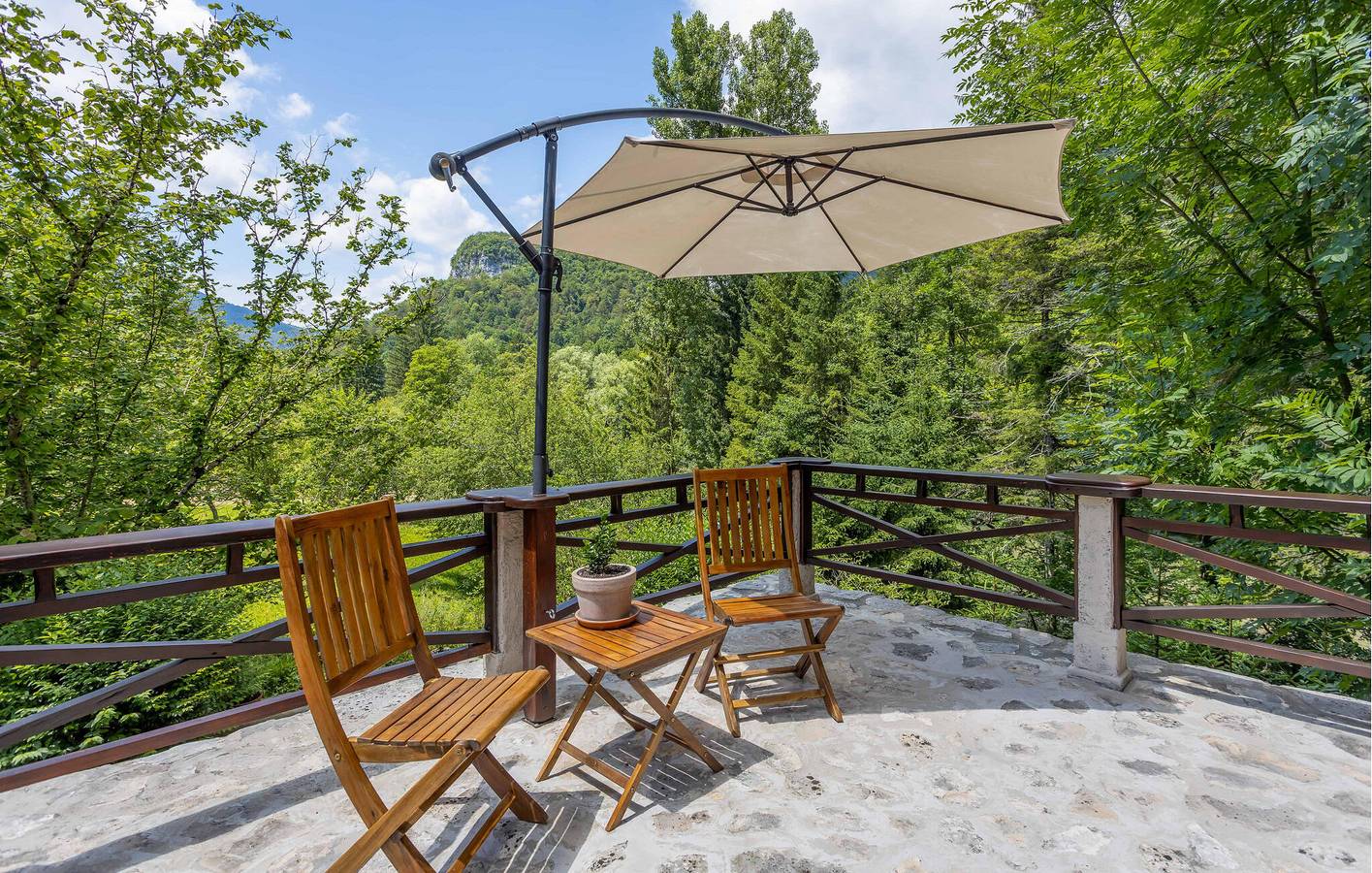 Encantador apartamento con terraza, barbacoa y wifi cerca del río Kolpa-Kupa in Condado de Primorje-Gorski Kotar