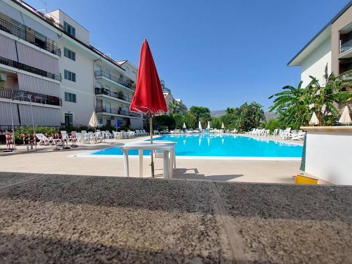 Ferienwohnung für 5 Personen, mit Garten und Ausblick sowie Pool, mit Haustier