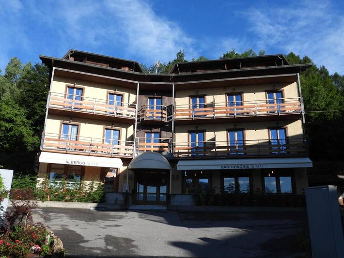 Appartamento per 2 persone, con Balcone e Terrazza nonché Idromassaggio e Giardino a Borno