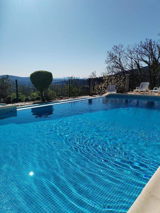 Location de vacances pour 8 personnes, avec jardin ainsi que piscine et vue, adapté aux familles à Courry - 4