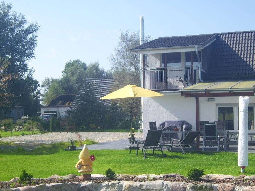 Ferienhaus in Kudensee mit Schwimmbecken in Kudensee, Nord-Ostsee-Kanal