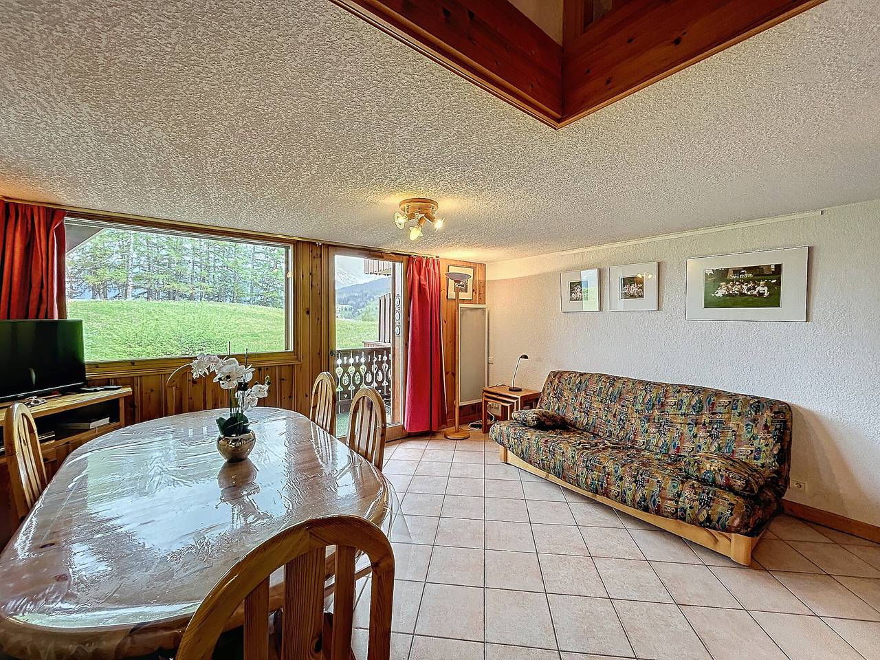 Ganze Wohnung, 4-Zimmer-Wohnung in der Nähe des Dorfes Combloux, Terrasse mit Mont-Blanc-Blick, Garage in Combloux, Pays du Mont-Blanc