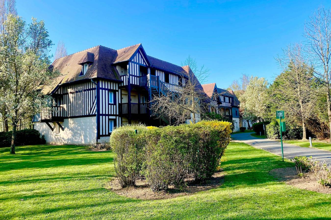 Apartamento entero, Bright apartment with pool and balcony in Deauville, Region de Lisieux