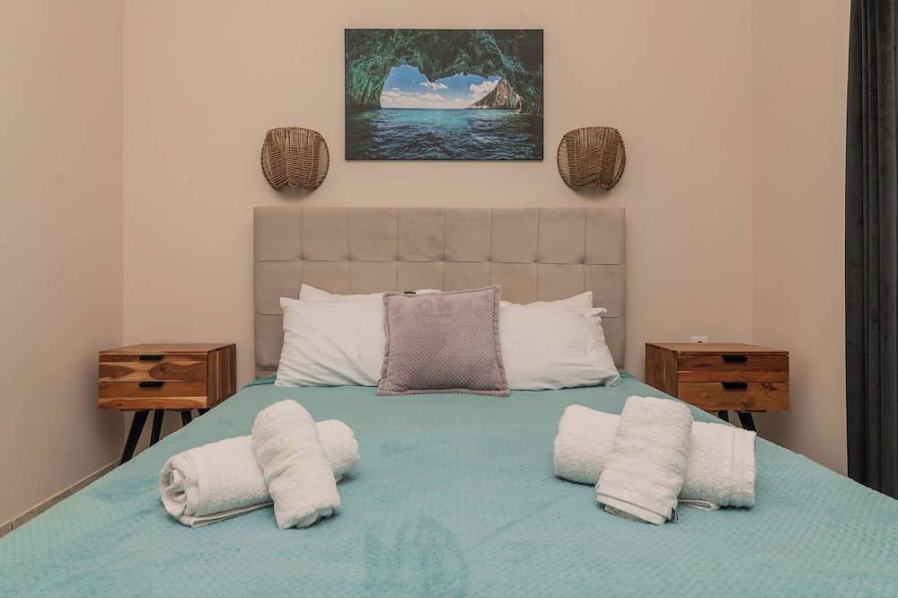 Entire apartment, Bungalow, 3 minutes walk from Kalamaki beach with private pool new for 2024. in Kalamaki, Zakynthos