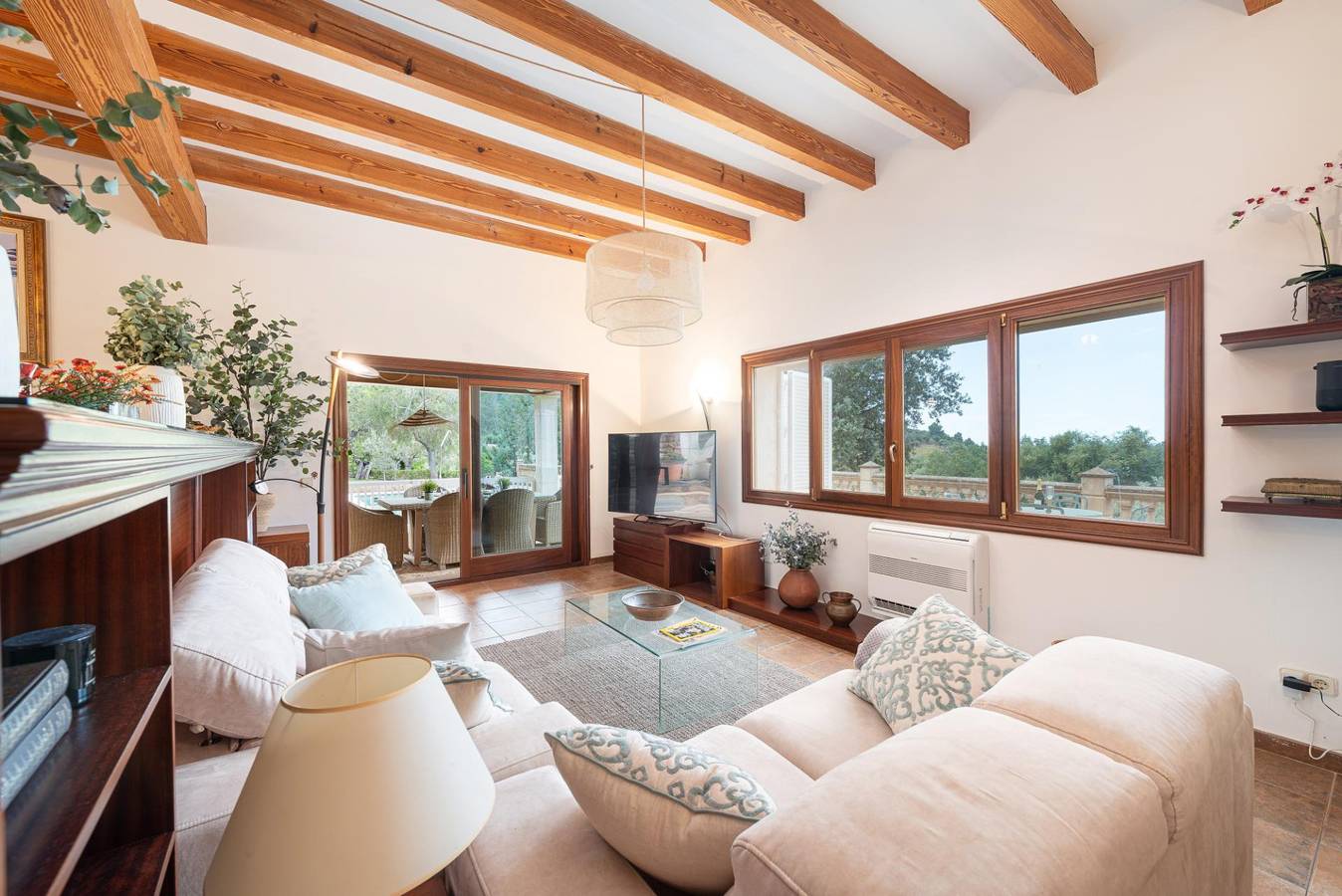 Elegant Stay with Views, Bbq, Pool & Sun Terrace in Buñola, Mallorca Oeste