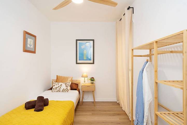 Entire apartment, Apartment 2 Bedrooms. 10' walk to the Beach /20' Barcelona center / 15' Forum Bcn in Sant Adrià de Besòs, Barcelonès