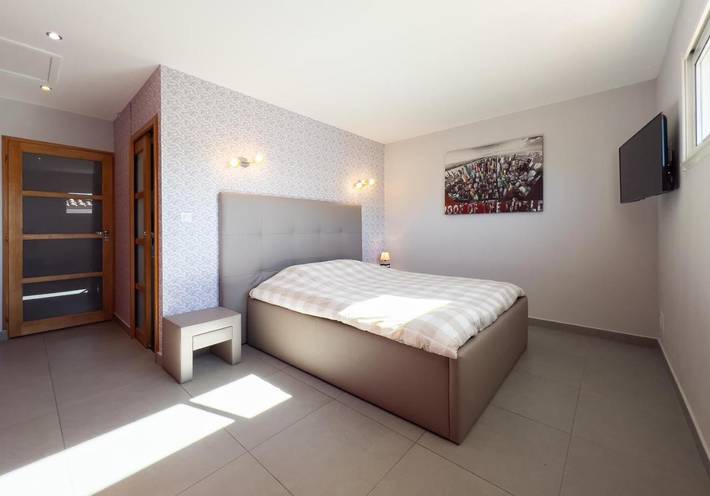 Location de vacances pour 10 personnes, avec jardin ainsi que piscine et terrasse à Trouillas - 2