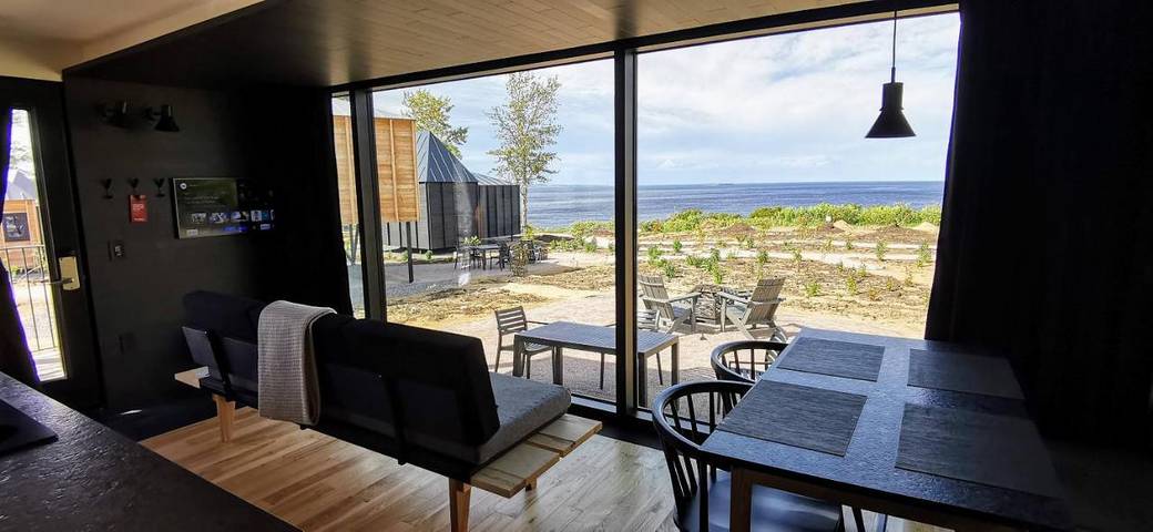 Cottage pour 4 personnes, avec balcon et vue ainsi que piscine et vue sur le lac