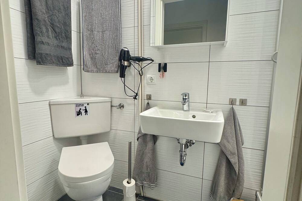 Ganze Wohnung, Zwei Zimmer Appartement ( ideal für 2 Pers.) in Bremen, Bremen Bundesland