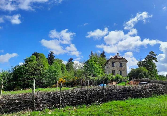 Chambre d’hôte pour 3 personnes, avec jardin ainsi que terrasse et vue à Saint-Yrieix-la-Perche