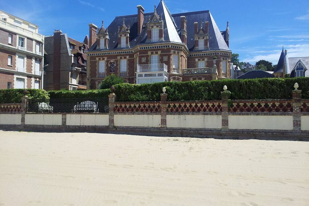 Entire apartment, Studio in Trouville sur Mer in Trouville-sur-Mer, Lisieux region