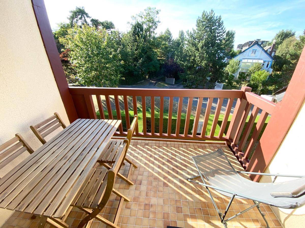 Appartement entier, Apartment with Balcony in Tourgéville, Région de Lisieux