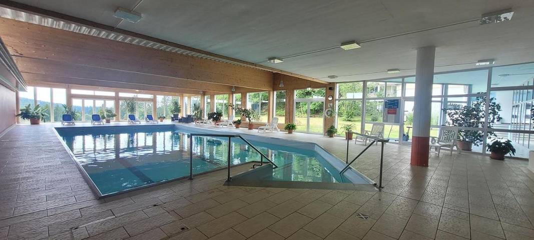 Ferienwohnung für 4 Personen, mit Balkon und Terrasse sowie Garten und Pool