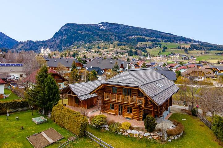 Ferienhaus für 19 Personen, mit Sauna und Garten