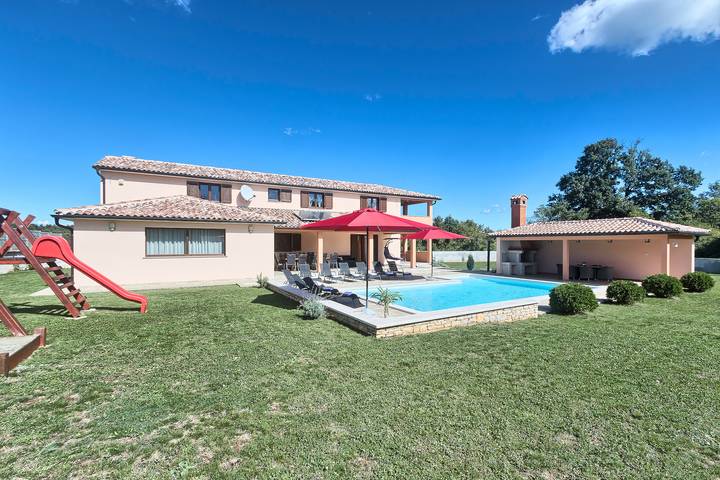 Villa pour 14 personnes, avec jardin ainsi que piscine et balcon à Barban - 2