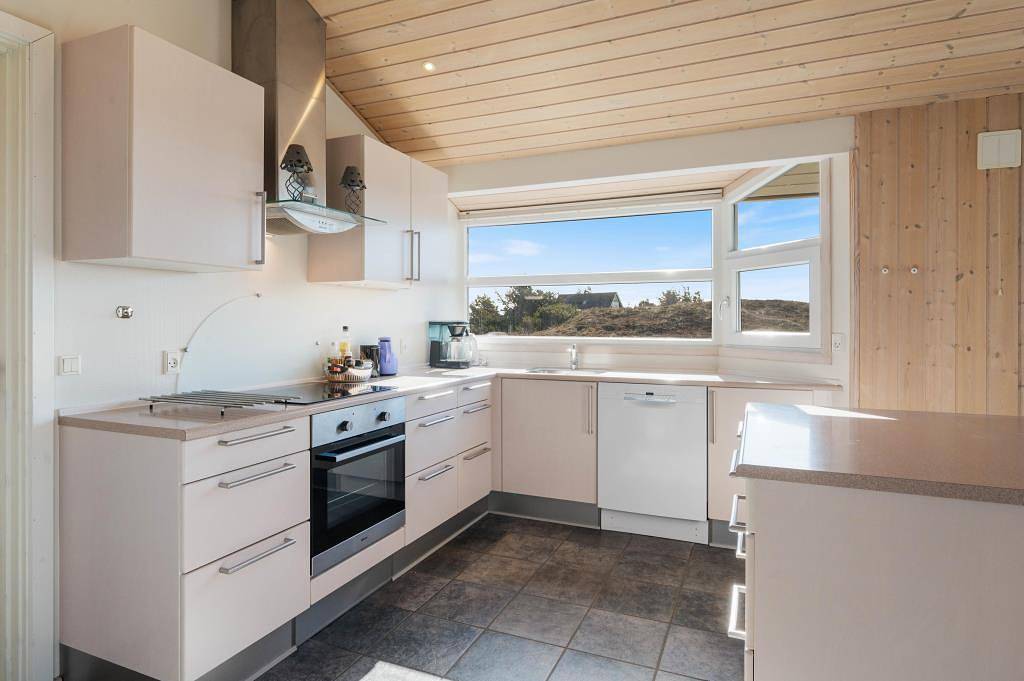 Helles Ferienhaus mit Wintergarten, Sauna und Whirlpool in Hvide Sande, Holmsland Klit