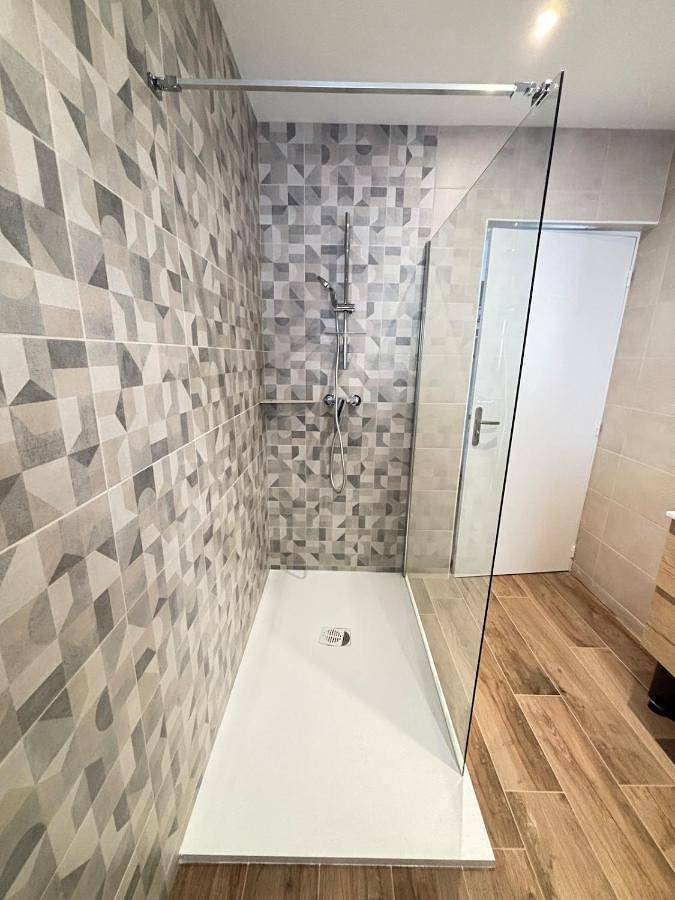 Location de vacances pour 6 personnes, avec terrasse ainsi que vue et piscine à Gigondas - 3