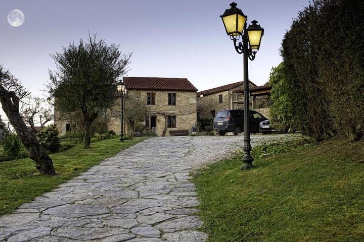 Albergue para 16 personas, con jardín y piscina, Se admiten mascotas en Galicia