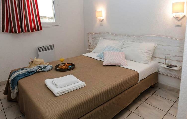 Parc de vacances pour 5 personnes, avec piscine et balcon à Salavas - 4