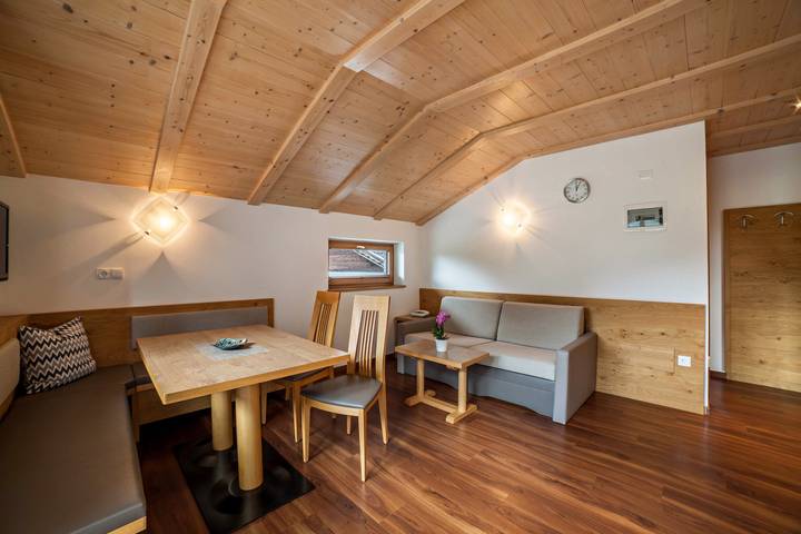 Ganze Wohnung, Ferienwohnung "Hahndl Ii" mit Bergblick, Wlan, Garten, Terrasse und Balkon in Stubaier Alpen, St. Leonhard in Passeier