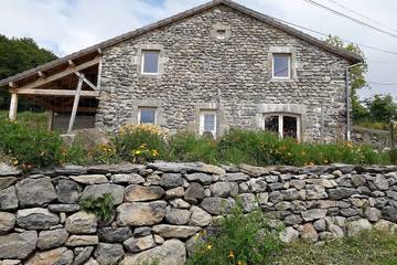 Location de vacances pour 13 personnes, avec terrasse, animaux acceptés à Saint-Julien-Chapteuil