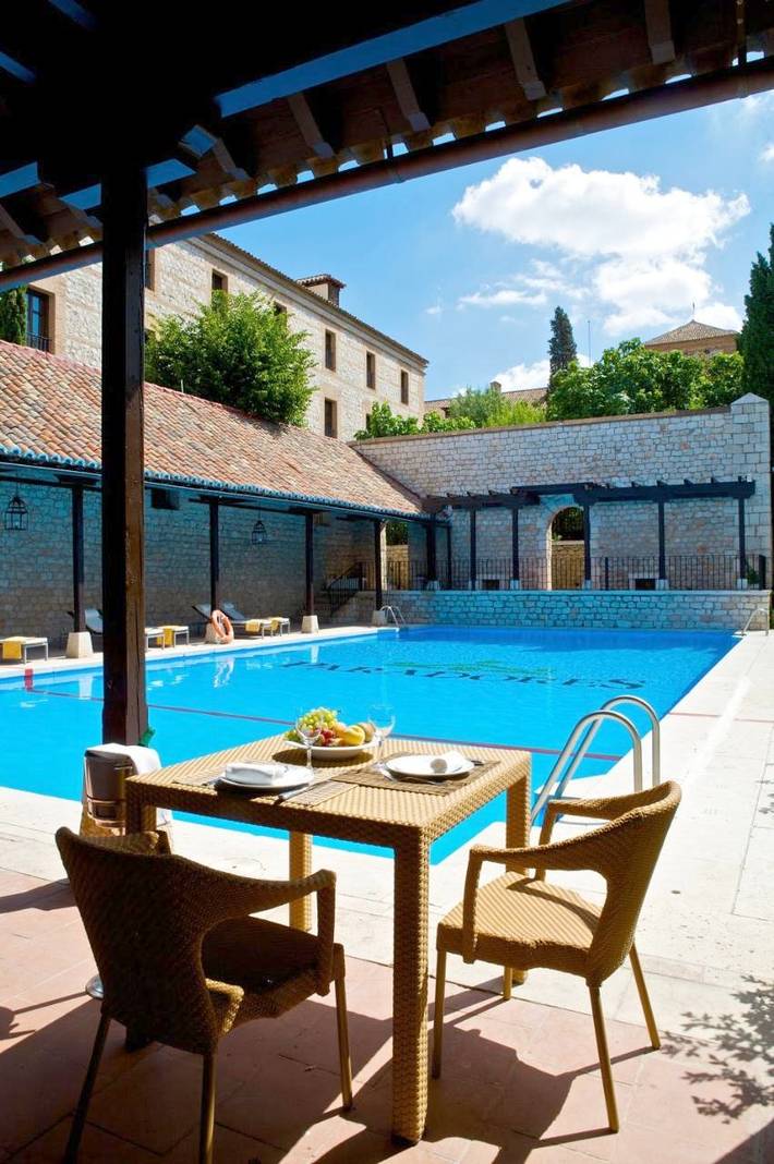 Apartamento para 10 personas, con Terraza además de Jardín y Piscina en Chinchón